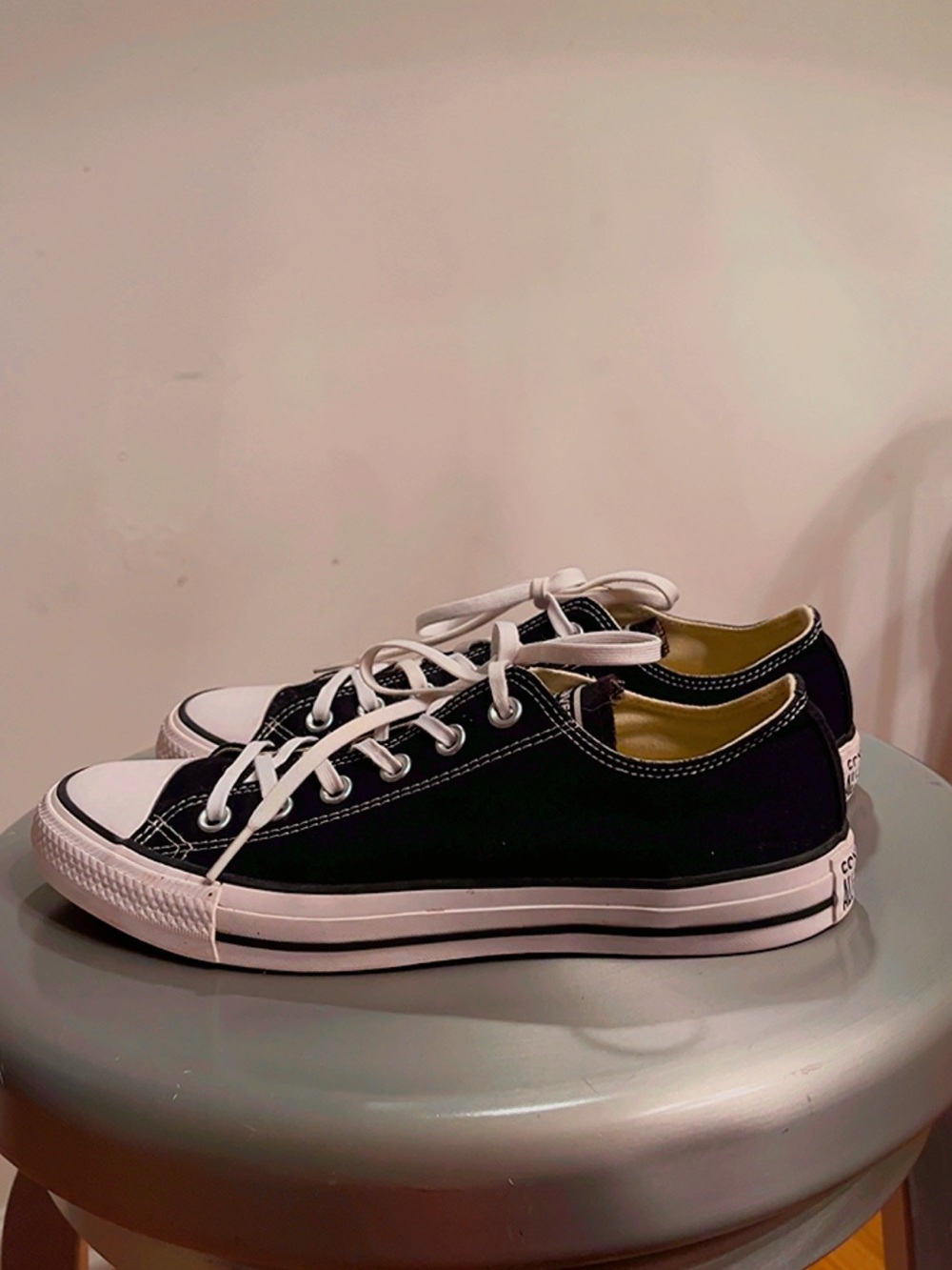 Converse Chuck Taylor All Star Low Top Black Canvas Sneakers Unisex Sz M 7 / W 9 - Picture 2 of 6
